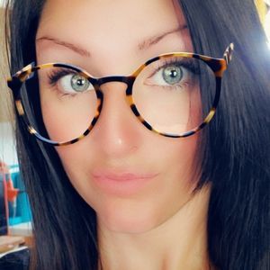 Meet your Posher, Julia